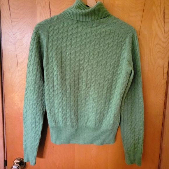Geneve Cashmere Women's Green Cable Knit Turtleneck Sweater - Picture 2 of 4